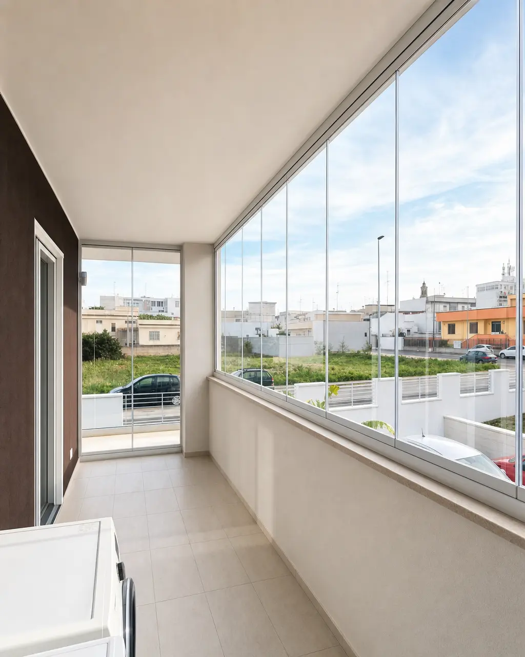 Loggia chiusa con vetrate scorrevoli